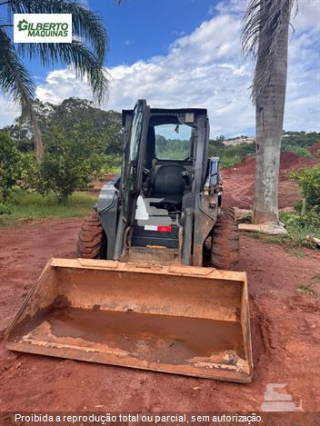 Mini-Carregadeira New Holland L220