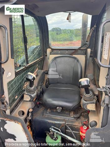 Mini-Carregadeira New Holland L220