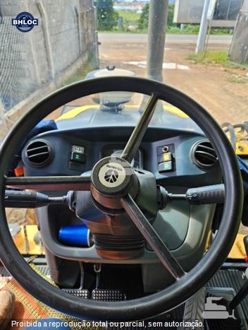 Retro Escavadeira New Holland B95B