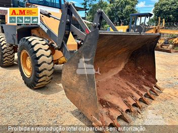 Pá Carregadeira Case W20E