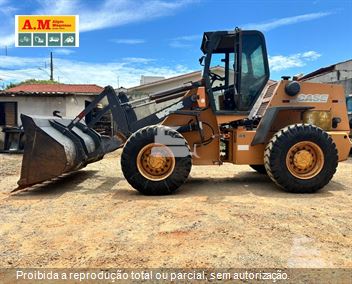 Pá Carregadeira Case W20E