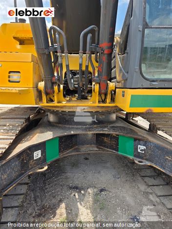 Escavadeira John Deere 210G