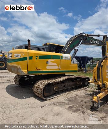 Escavadeira John Deere 210G