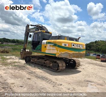 Escavadeira John Deere 210G