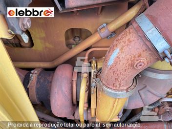 Trator de Esteira Caterpillar D8T
