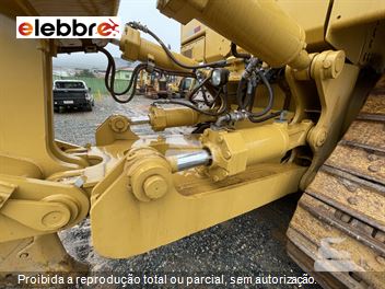 Trator de Esteira Caterpillar D8T