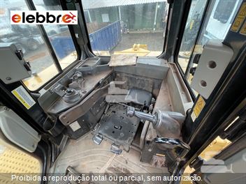 Trator de Esteira Caterpillar D8T