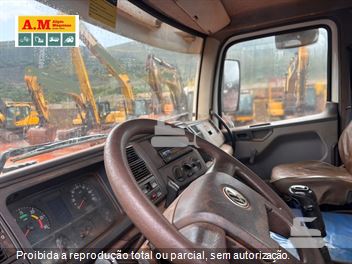 Caminhão Volkswagen 31-320 E Constellation 6x4 3-Eixos 2p (Diesel)