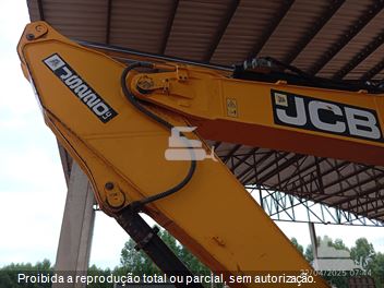 Escavadeira JCB JS220 LC