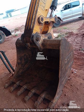 Escavadeira JCB JS220 LC