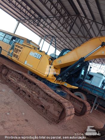 Escavadeira JCB JS220 LC