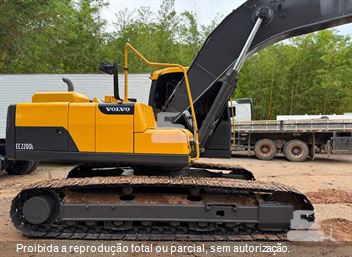 Escavadeira Volvo EC220D