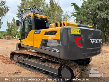 Escavadeira Volvo EC220D