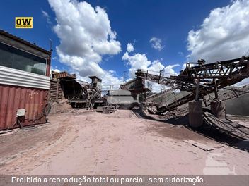 Conjunto de britagem, móvel, marca Telsmith, sobre duas carretas