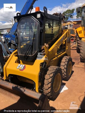 Mini-Carregadeira Caterpillar 226B 3