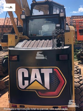 Mini-Carregadeira Caterpillar 226B 3