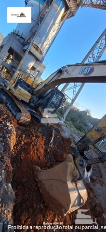 Escavadeira Caterpillar 320