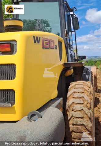 Pá Carregadeira New Holland W130 B