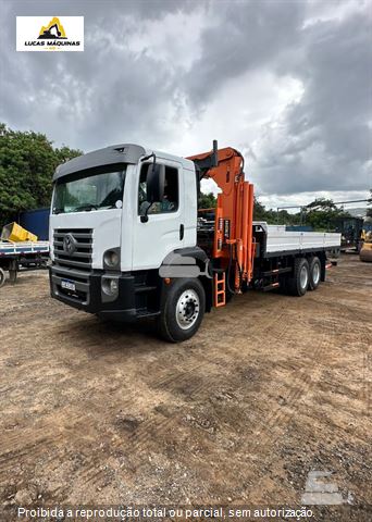 Caminhão Volkswagen 31-320 E Constellation 6x4 3-Eixos 2p (Diesel)