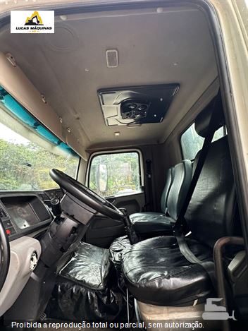 Caminhão Volkswagen 31-320 E Constellation 6x4 3-Eixos 2p (Diesel)