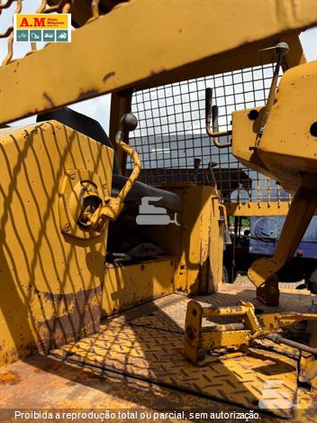 Trator de Esteira Caterpillar D6D