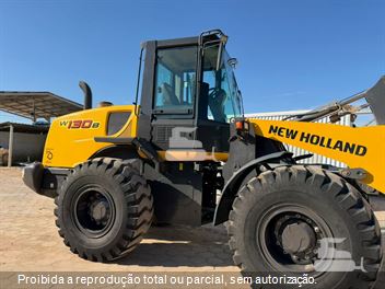 Pá Carregadeira New Holland W130 B