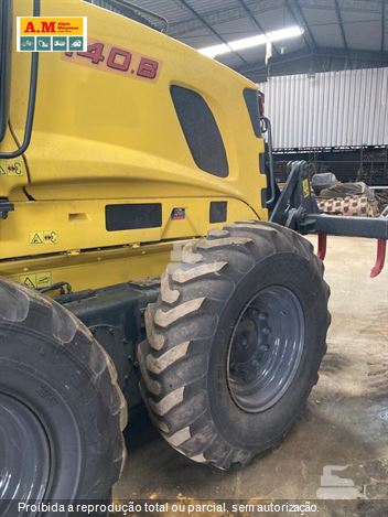 Motoniveladora New Holland RG140B
