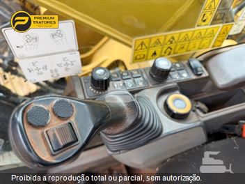 Escavadeira Caterpillar 320
