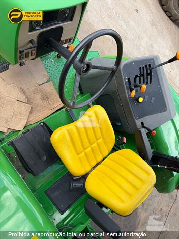 Trator Agrícola John Deere 6125J