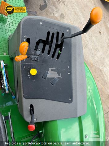 Trator Agrícola John Deere 6125J