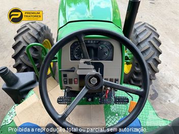 Trator Agrícola John Deere 6125J