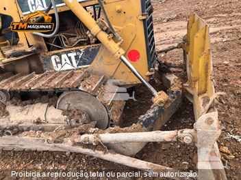 Trator de Esteira Caterpillar D4E