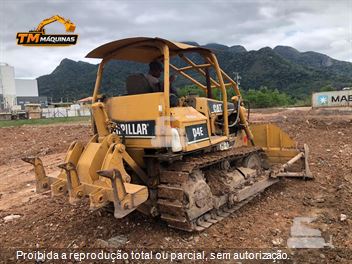 Trator de Esteira Caterpillar D4E