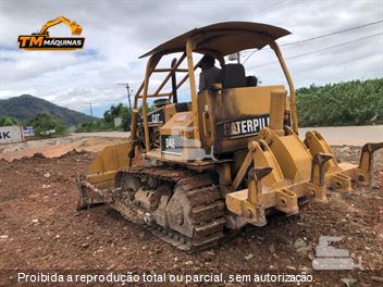 Trator de Esteira Caterpillar D4E