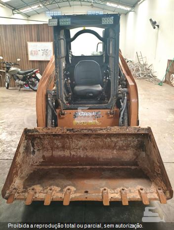 Mini-Carregadeira Case SR150