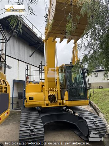 Escavadeira Komatsu PC210