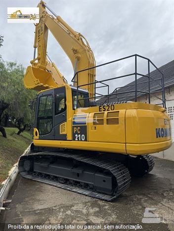 Escavadeira Komatsu PC210