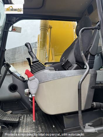 Escavadeira Komatsu PC210