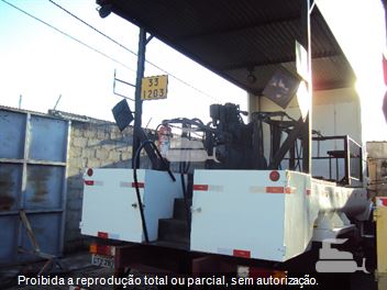 Caminhão Mercedes-Benz L-1513 2p (diesel)