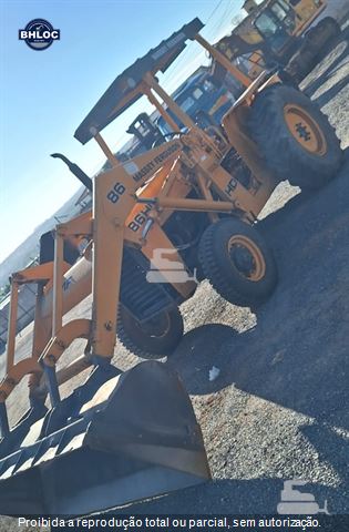 Retro Escavadeira Massey Ferguson MF86