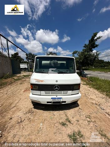 Caminhão Mercedes-Benz 710/ 710 Plus 2p (diesel)