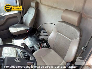 Caminhão Volkswagen 31-330 E Constellation 6x4 2p (Diesel)(E5)