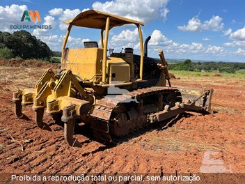 Trator de Esteira Caterpillar D6D