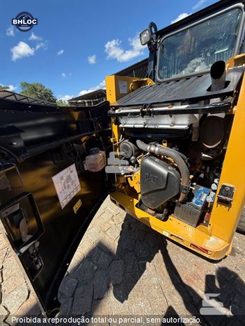 Mini-Carregadeira Caterpillar 226B 3