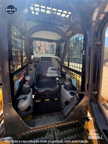 Mini-Carregadeira Caterpillar 226B 3