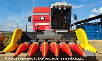 Colheitadeira Massey Ferguson MF 3640 Advanced