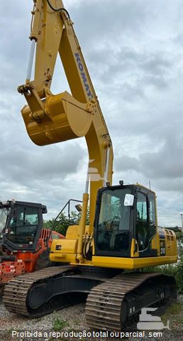 Escavadeira Komatsu PC210