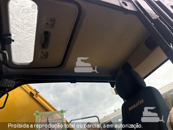 Escavadeira Komatsu PC210
