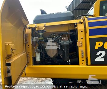 Escavadeira Komatsu PC210