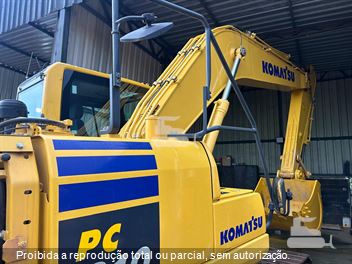 Escavadeira Komatsu PC210